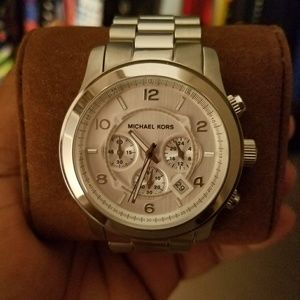 Boyfriend type watch